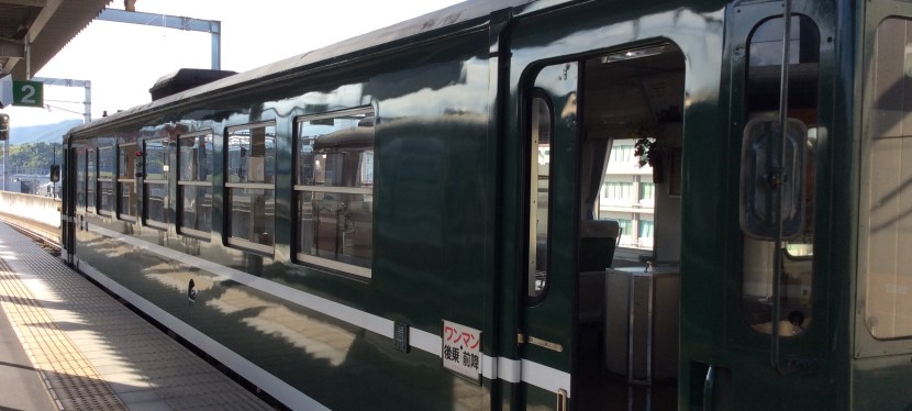 (audio 3) “What do you think about makeup on the&nbsp;train”